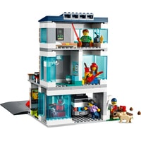Конструктор LEGO City 60291 Семейный дом