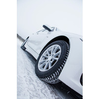 Зимние шины Ikon Tyres Hakkapeliitta 8 205/45R17 88V (run-flat)