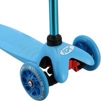 Трехколесный самокат RGX Toy LED (голубой)