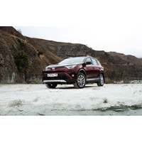 Легковой Toyota RAV4 Standart SUV 2.0i CVT 4WD (2015)