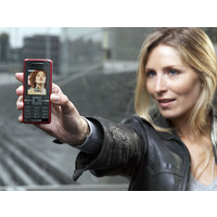 Кнопочный телефон Sony Ericsson C902
