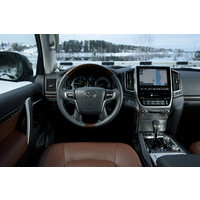 Легковой Toyota Land Cruiser 200 Elegance Offroad 4.6i 6AT 4WD (2015)