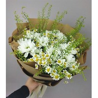 Цветы, букеты LaRose Букет из матрикарий и хризантемы