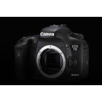 Зеркальный фотоаппарат Canon EOS 7D Mark II Kit 15-85mm