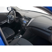 Легковой Hyundai Accent Dynamic Hatchback 1.6i 4AT (2011)