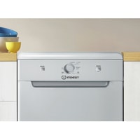 Отдельностоящая посудомоечная машина Indesit DSCFE 1B10 S RU