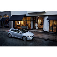Легковой Volvo V40 Momentum Hatchback 1.6td 6AT (2012)