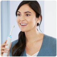 Электрическая зубная щетка Oral-B Genius 9100S D701.545.6XC (белый)