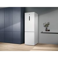 Холодильник Electrolux LNC7ME32W3
