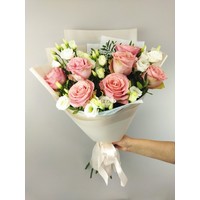 Цветы, букеты LaRose Нежный букет из Эустомы и розовой розы