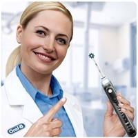 Комплект зубных щеток Oral-B Genius 9900 D701.545.6HXC