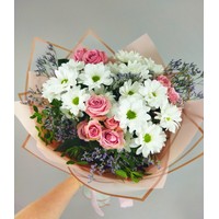 Цветы, букеты LaRose Букет с хризантемой и кустовой розой Нежный флер