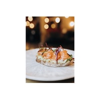  Michel cafe Ржаной хлеб с копченым лососем, гуакамоле
