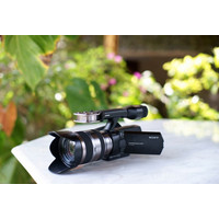 Видеокамера Sony NEX-VG10E