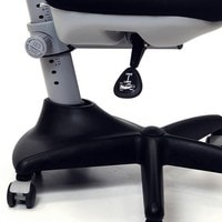 Детское ортопедическое кресло Comf-Pro Conan (черный/белый) с чехлом