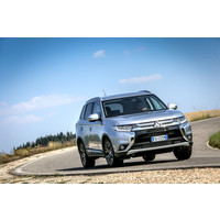 Легковой Mitsubishi Outlander Ultimate SUV 2.4i CVT 4WD (2015)