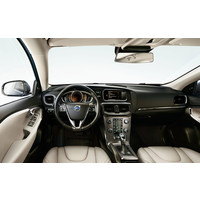 Легковой Volvo V40 Kinetic Hatchback 2.0t 8AT (2012)