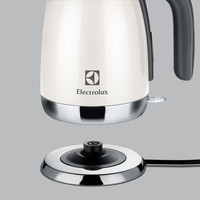 Электрический чайник Electrolux EEWA7100W