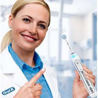 Электрическая зубная щетка Oral-B Genius 8000 D701.515.5XC (белый) 4210201277361