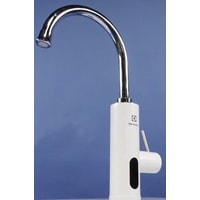 Проточный электрический водонагреватель-кран Electrolux Taptronic (белый)