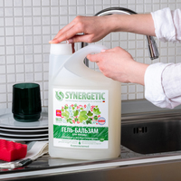 Средство для мытья посуды Synergetic Розмарин и листья смородины биоразлагаемое 3.5 л