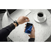 Смартфон Samsung Galaxy S7 Edge 32GB Single SIM (белый)