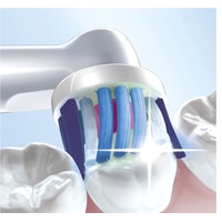 Электрическая зубная щетка Oral-B Vitality 100 3D White D100.413.1 (белый)