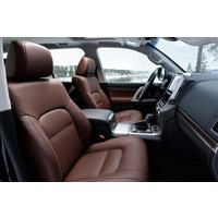 Легковой Toyota Land Cruiser 200 Elegance Offroad 4.5td 6AT 4WD (2015)