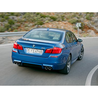 Легковой BMW M5 Sedan (2011)