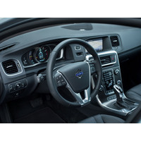 Легковой Volvo V60 Momentum Wagon 2.4td (181) 6AT 4WD (2013)