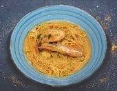 Спагетти в томатном соусе с морепродуктами