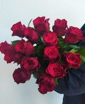 Букет 15 красных роз Кения