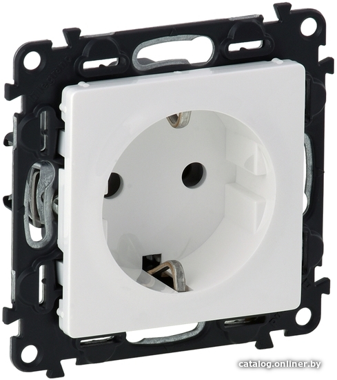

Розетка Legrand Valena Life 753425